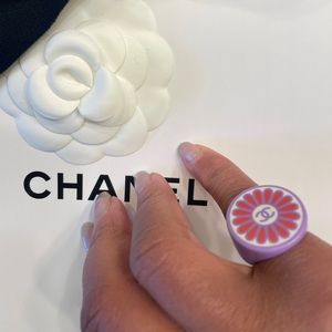 Chanel resin 04p ring size approximately 5